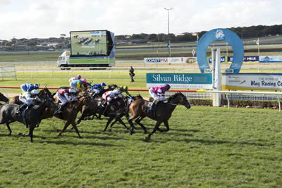 ROCOCCO WINS ON DAY 2 OF WARRNAMBOOL CARNIVAL..